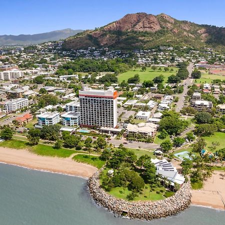 Aquarius On The Beach Townsville Buitenkant foto