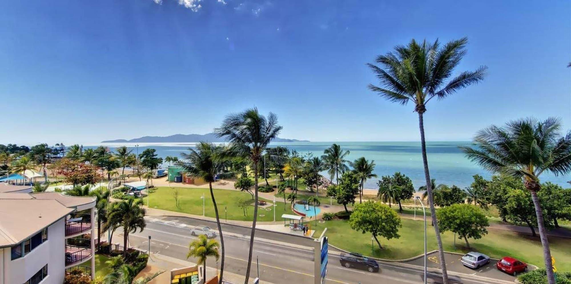 Aquarius On The Beach Townsville Buitenkant foto