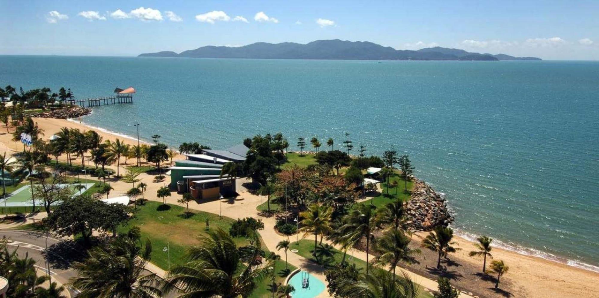Aquarius On The Beach Townsville Buitenkant foto