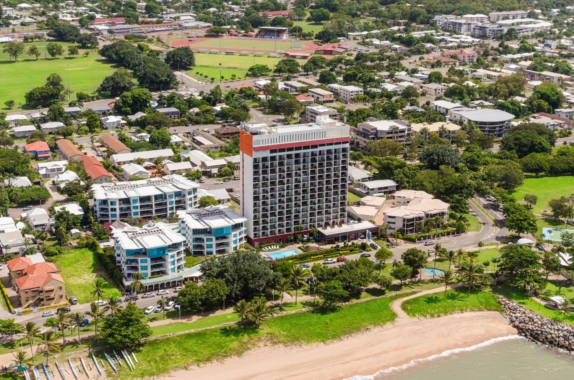 Aquarius On The Beach Townsville Buitenkant foto