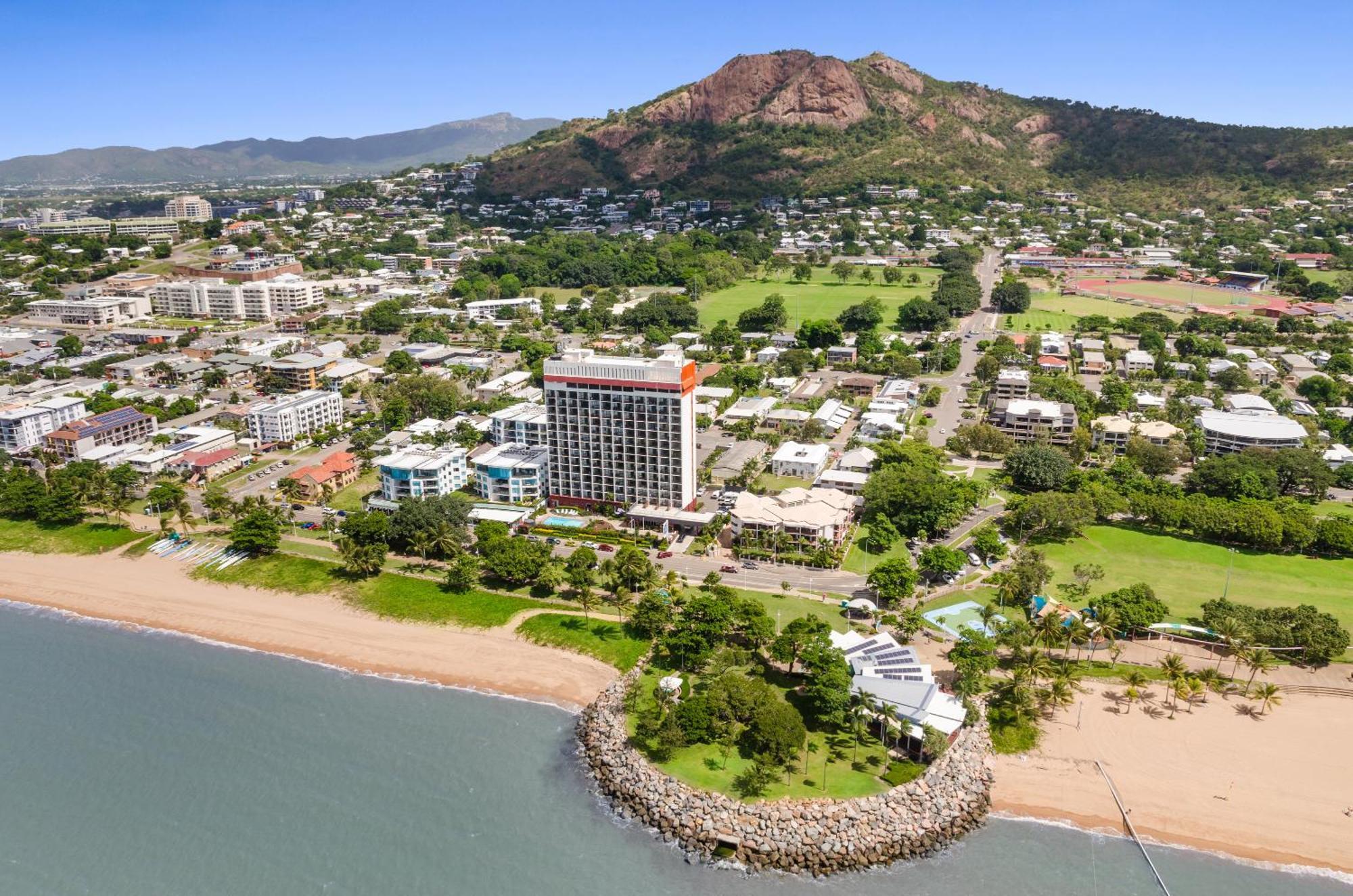 Aquarius On The Beach Townsville Buitenkant foto