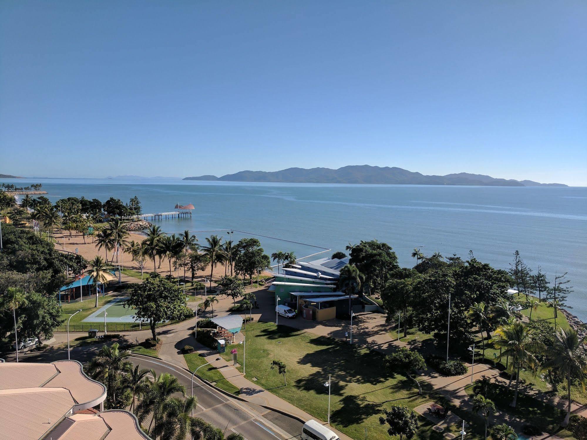 Aquarius On The Beach Townsville Buitenkant foto