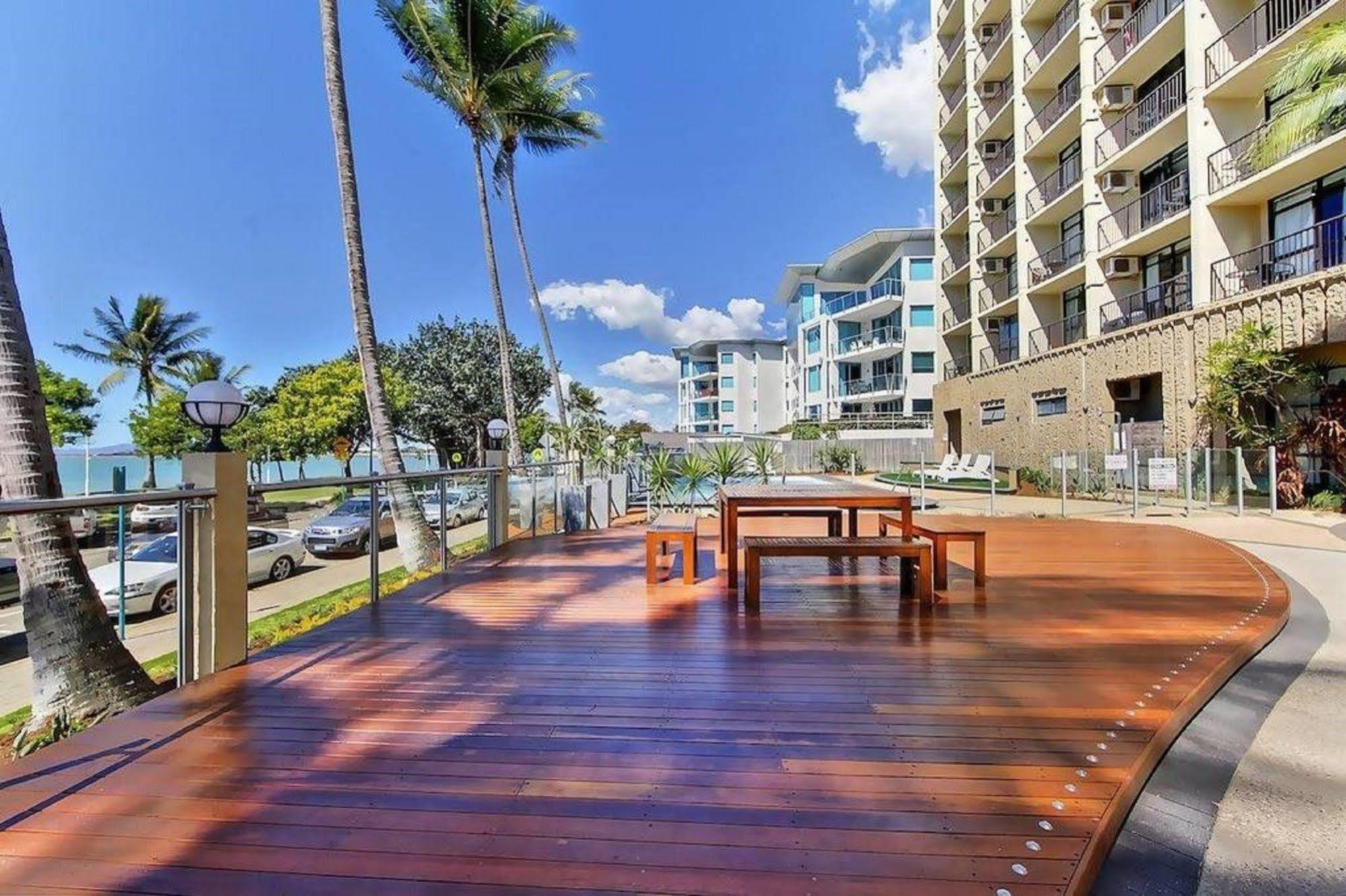 Aquarius On The Beach Townsville Buitenkant foto