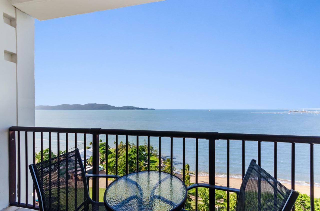 Aquarius On The Beach Townsville Buitenkant foto
