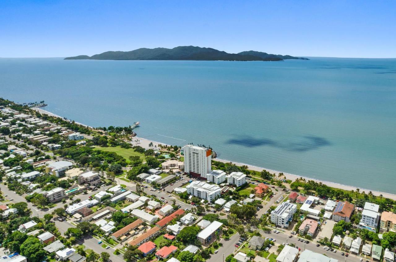 Aquarius On The Beach Townsville Buitenkant foto